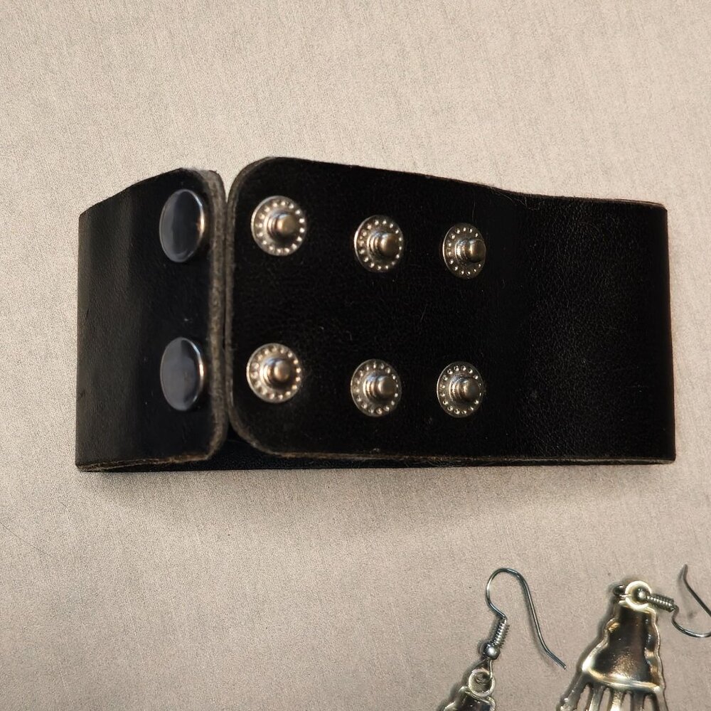 Y2K Skull & Bones Gothic Jewelry Set Silver Tone Earrings Bracelet Lot of 2 - Picture 6 of 11